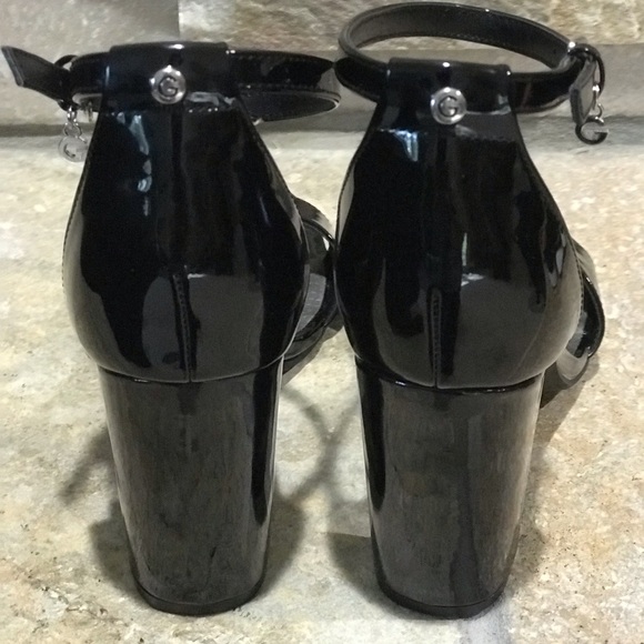 New w/o box Guess black patent faux leather heels - Picture 4 of 6